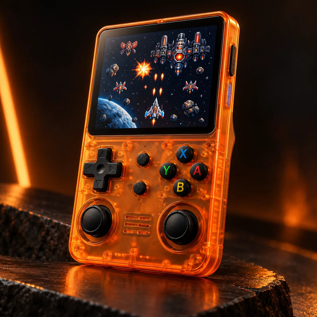 Console rétro portable Pixelo orange translucide avec un jeu de tir spatial à l'écran